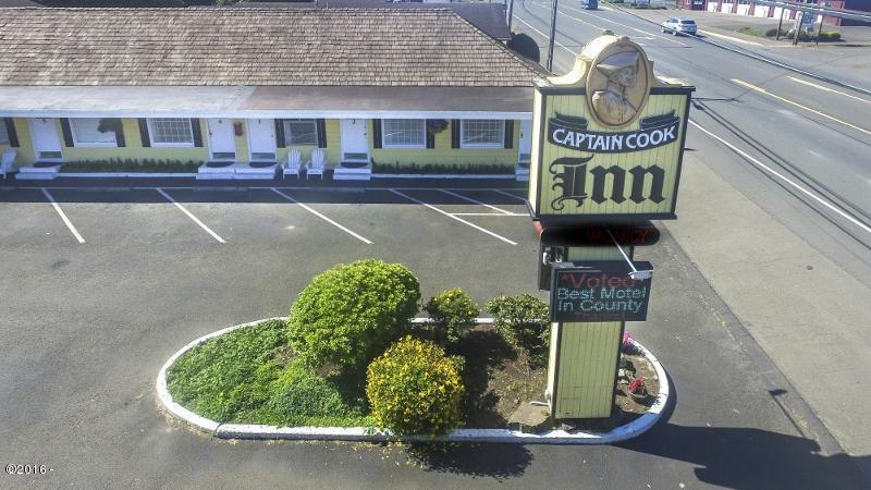 Captain Cook Inn Lincoln City Exterior photo