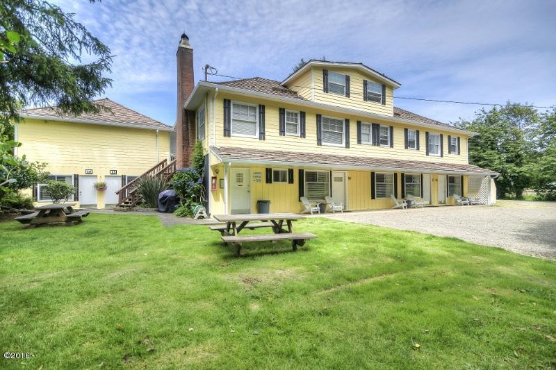 Captain Cook Inn Lincoln City Exterior photo